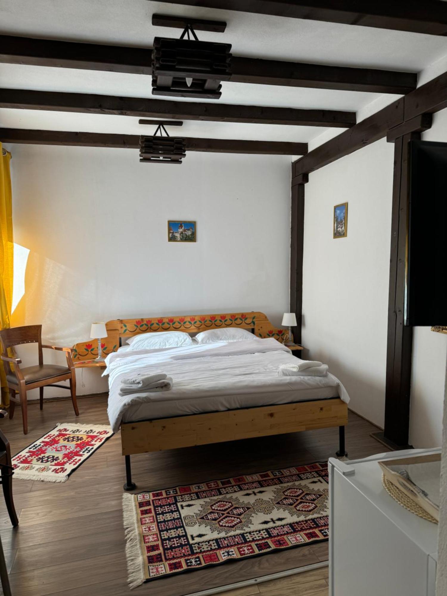 Conacul Lui Patrick Hotel Poenari Buitenkant foto