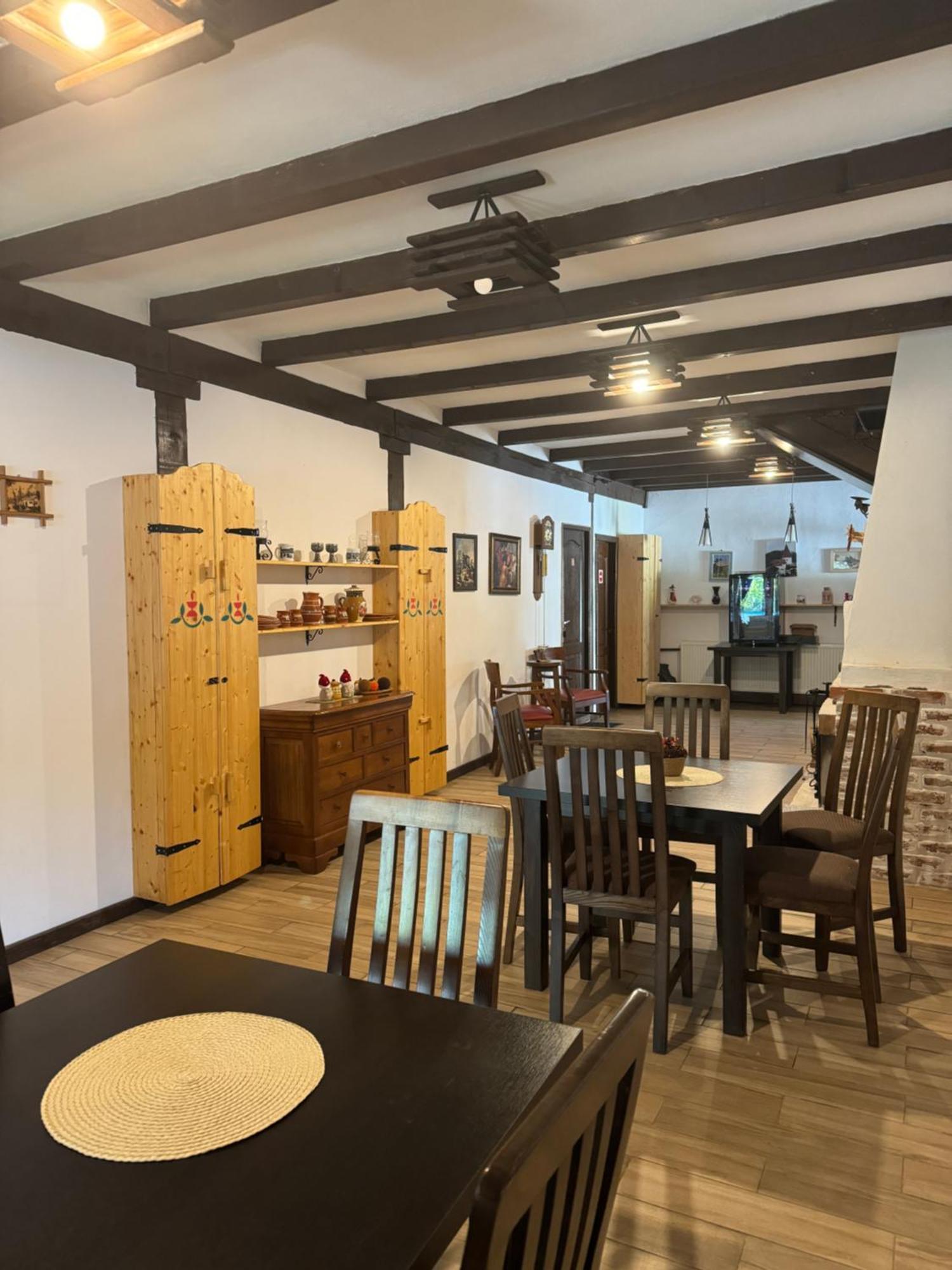 Conacul Lui Patrick Hotel Poenari Buitenkant foto