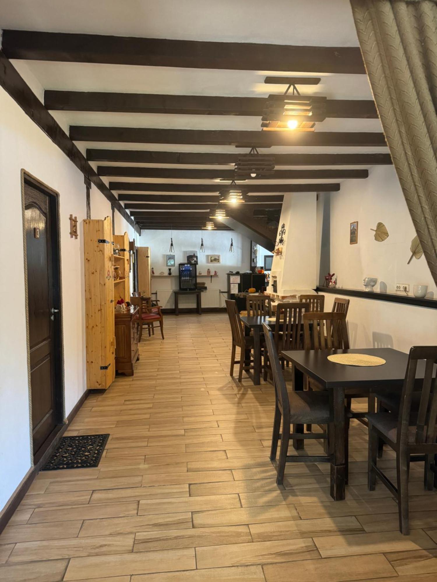 Conacul Lui Patrick Hotel Poenari Buitenkant foto