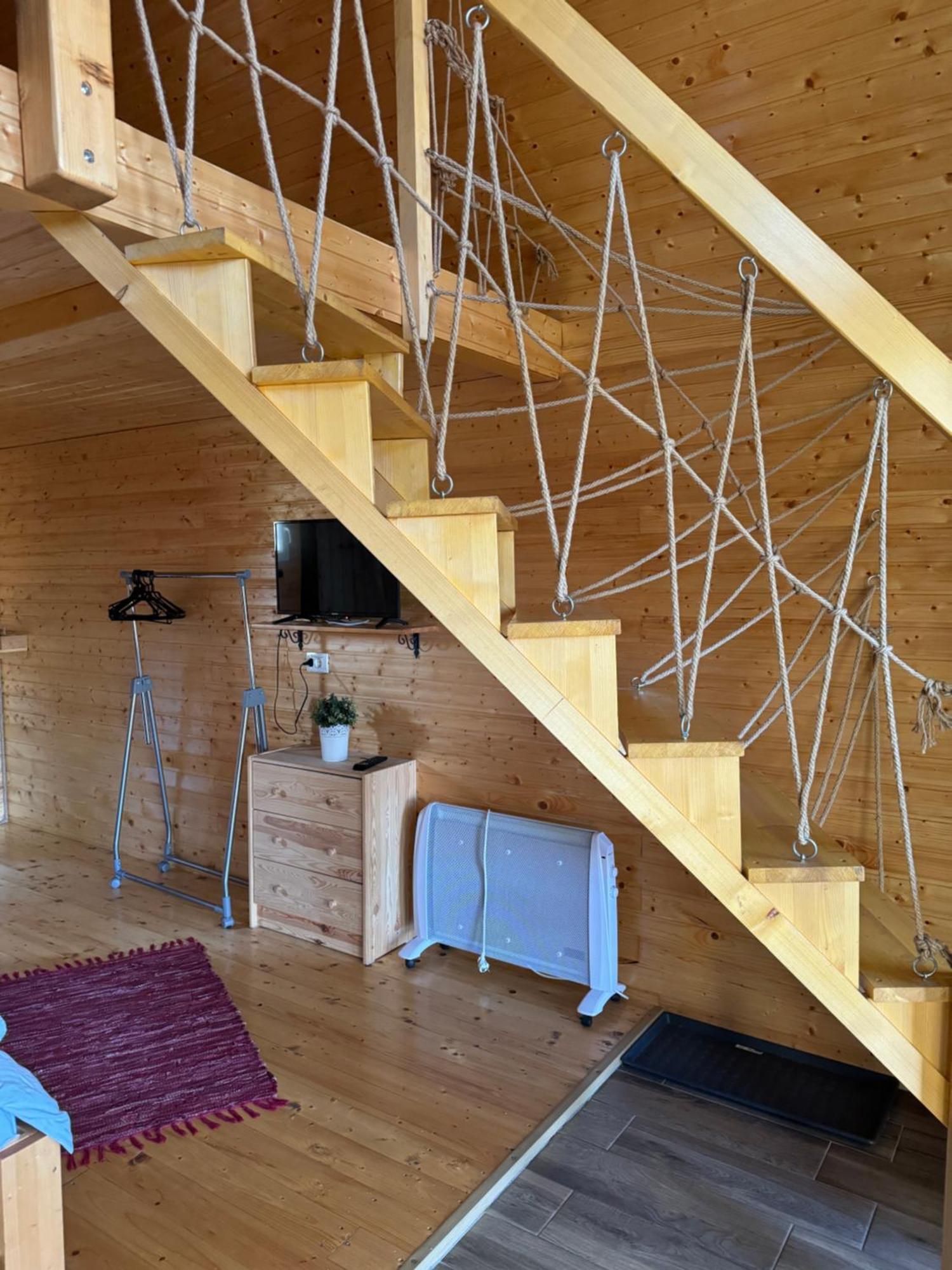 Conacul Lui Patrick Hotel Poenari Buitenkant foto
