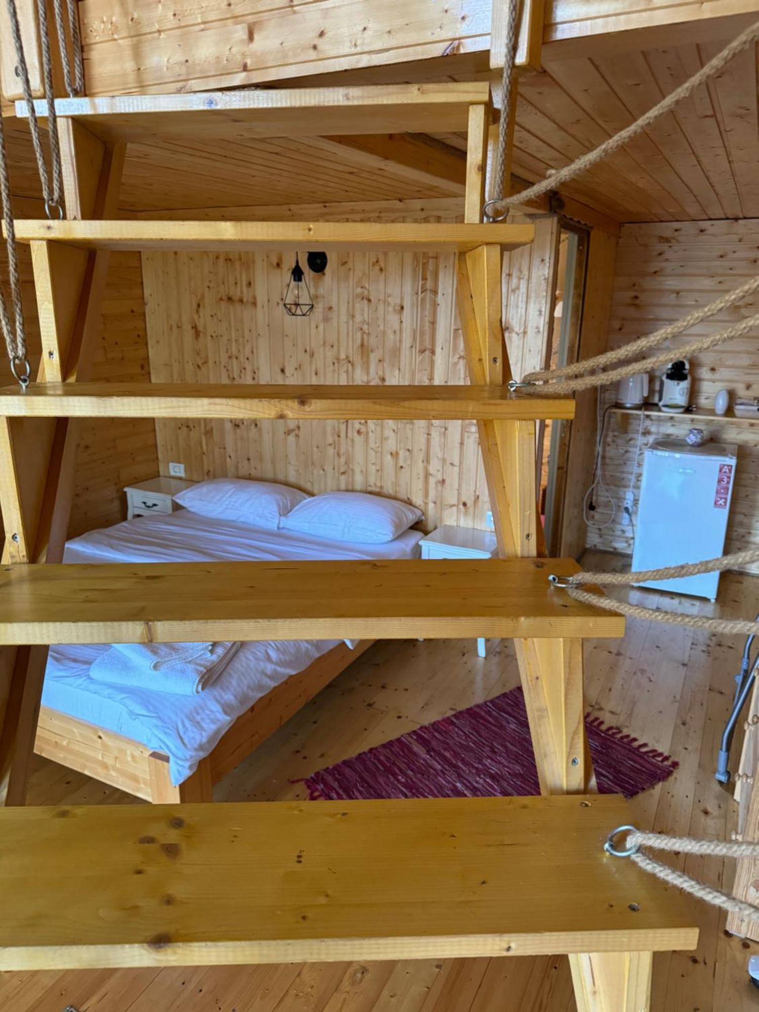 Conacul Lui Patrick Hotel Poenari Buitenkant foto